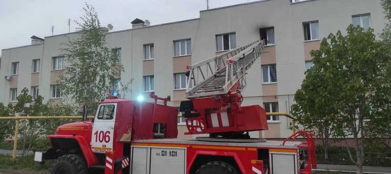 Утром огонь практически уничтожил квартиру октябрьцев
