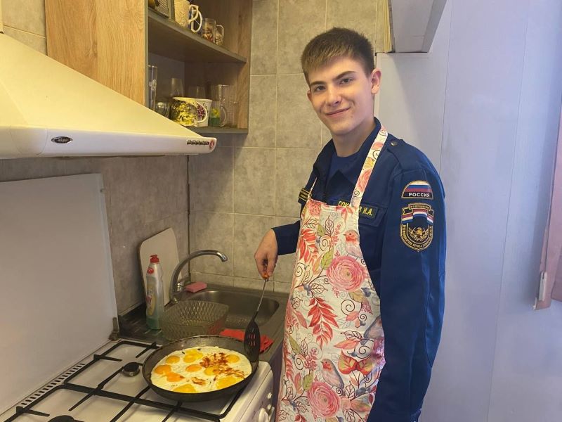 Огнеборец из Сызранского района напомнил о том, что нужно и запрещено держать на кухне