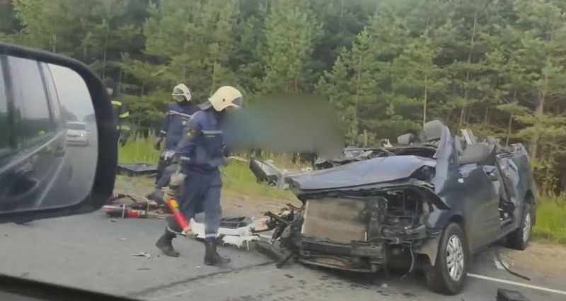 С места смертельного ДТП скорая увезла выжившего ребенка в больницу