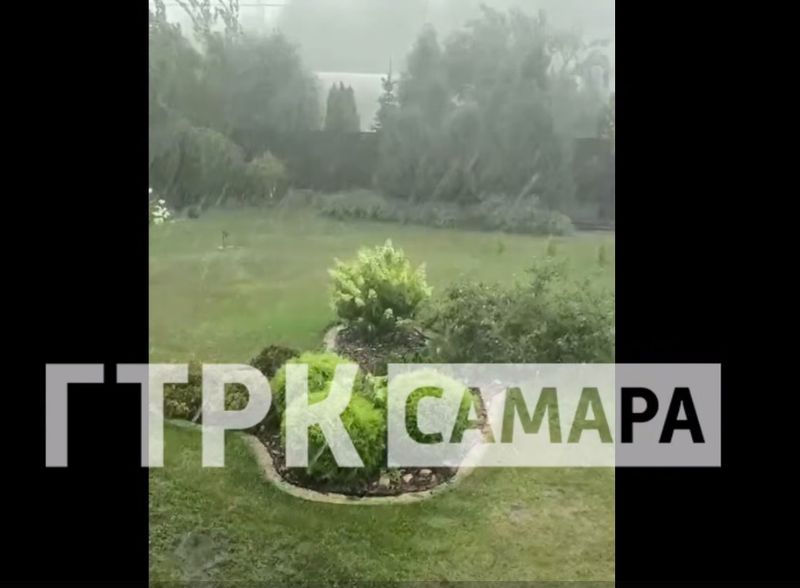 Сильный ливень с градом накрыл поселок в часе езды от Сызрани