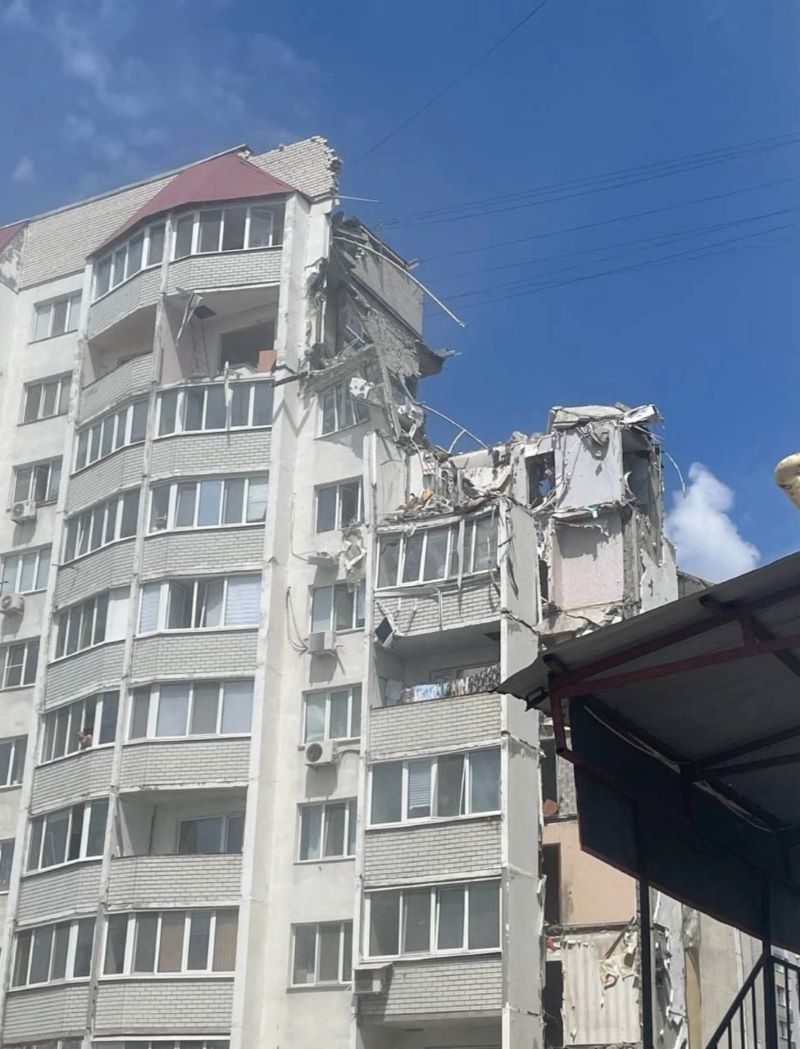 МЧС подтвердило гибель троих человек при взрыве газа в жилом доме в Саратове