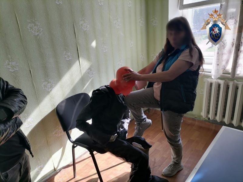 Сначала вместе пили, а потом молодая просто задушила пенсионерку