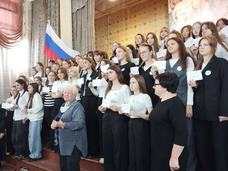 В Губернском колледже Сызрани вручили старшеклассникам зачётки