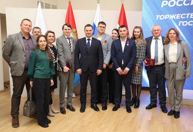 Жители Сызрани удостоились заслуженных наград и званий ко Дню Конституции РФ