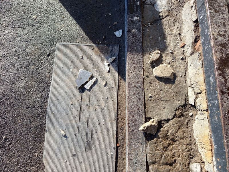 Крыша дома в Сызрани «потеряла» кусок бетона - в момент падения камня в дом входили люди