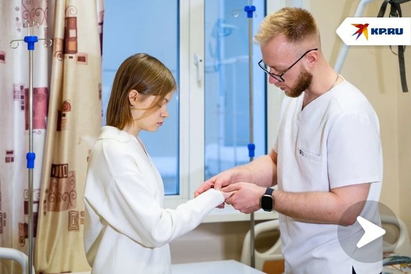 Врачи в Самарской области выручили из беды юную пианистку с разными пальцами